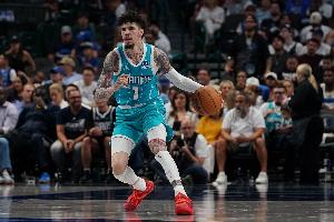 克尼佩尔：三球和大个子打挡拆很棒 今天他的表现堪称现象级