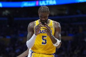 雷迪克：艾顿每天都在变得更好 今天他在进攻端表现赛季至今最佳