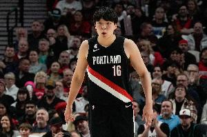 青岛队记：杨瀚森在篮板球保护方面还达不到NBA内线的基本要求