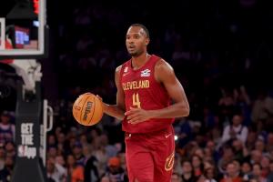 攻防兼备！莫布里10投5中砍下15分11篮板5助攻3盖帽 正负值+27