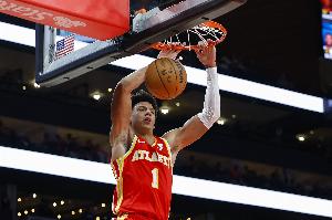 身手全能！杰伦-约翰逊半场10中6贡献12分5板3助1断