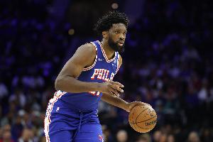 绝杀三分超时且打铁！恩比德14中6拿到20分6板4助2帽