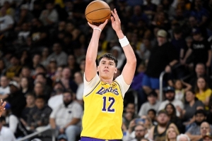 张佳玮：今天改变局势的是拉拉维亚 他是当下湖人阵容里的润滑剂