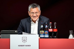 海纳：拜仁即使经过125年也不会在奖杯柜前沉睡，始终保持饥饿感