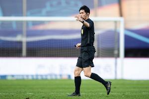 袁甲评艾堃：蓉城第一球那个冒哨，和当年吹费莱尼那球如出一辙