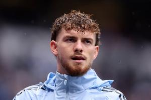 雪藏1个月！22岁埃利奥特近6场0出战，踢10场维拉才会3500万买断