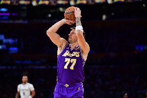 路威：东契奇是罕见的三威胁得分手 最可怕的是他仍在进化