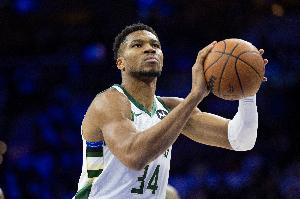 如何提高罚球命中率？字母哥：你只需要重复练习 尽可能多地投篮