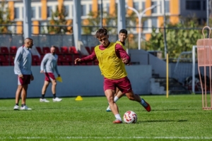 海港队已重新集结，球员们在主教练穆斯卡特的带领下全力备战