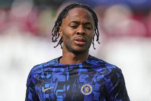 入室抢劫！邮报：罪犯没带走任何贵重物品，对斯特林家有人很惊讶