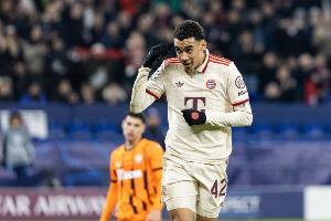 记者：戴维斯、伊藤洋辉预计12月复出，穆西亚拉还需要四至八周