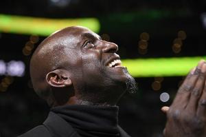 狼王对甜瓜说“你老婆像甜甜圈”？皮尔斯：垃圾话别涉及妻子孩子