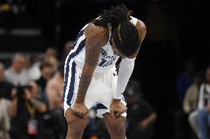 反向杀疯了！莫兰特赛季至今三分命中率14.8% 失误率高达14.9%