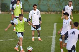 备战安哥拉！阿根廷足协官方发布球队的训练情况 利马伤愈回归