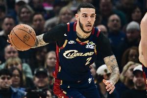 首发出战表现出色！大球20分钟三分7中4砍下15分8助攻1抢断1盖帽