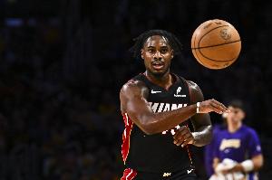 小米切尔：不能让韦尔自己抢篮板 后卫也得参与主要责任在我