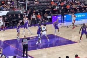 美记：马卢阿奇在内线全力防下杨瀚森 弗莱明快攻反击果断出手