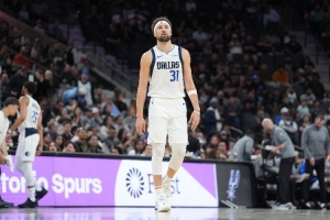 乔·约翰逊：克莱需要身旁有人组织 我认为他现在迷失了