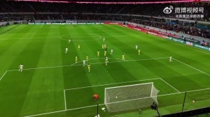 摩洛哥今晨的比赛中，无人机在空中待命，进球后入场捕捉庆祝场面