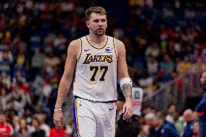 导火索！湖媒：东契奇透露在被交易前两天 他和杜蒙发生过不愉快