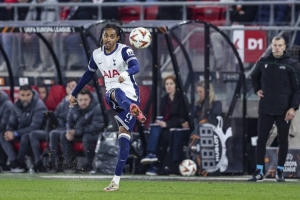 斯彭斯曾赛后忽视弗兰克，图赫尔：不喜欢这样，国脚应有行为标准