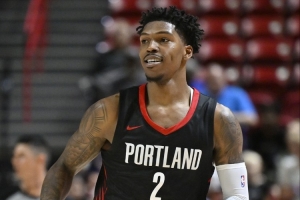 效率很高！凯莱布·乐福上半场出战13分钟 7投5中砍下13分4板2助