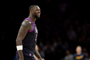 相信的力量！兰德尔被判出界示意挑战 教练立马挑战&成功改判犯规