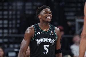 渐入佳境！森林狼断球反击 爱德华兹接迪文岑佐抛传完成空接暴扣