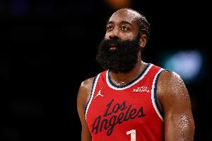 登哥心里苦啊！哈登半场狂轰24分3板3助 队友最高才6分…